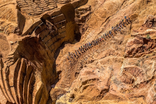 ©Yann Arthus-Bertrand - Mine de saphirs à ciel ouvert à Ilakaka