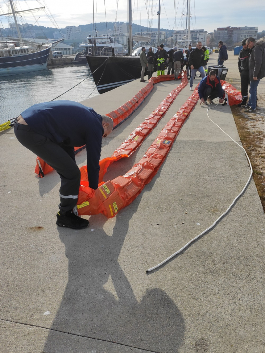 Exercice aux « Forme et Cales » de Toulon La Seyne-Brégaillon © Olivier Maas 