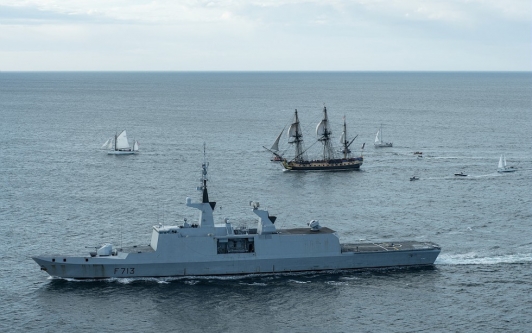 Parade nautique et arrivée de l'Hermione et du Mutin dans la rade de Toulon