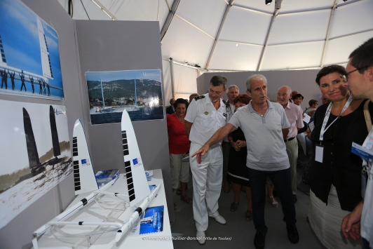 Visite d'Hubert Falco et des partenaires de la Cité des Sciences et de la Mer