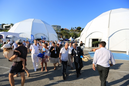 Visite d'Hubert Falco et des représentants des partenaires de la Cité des Sciences et de la Mer