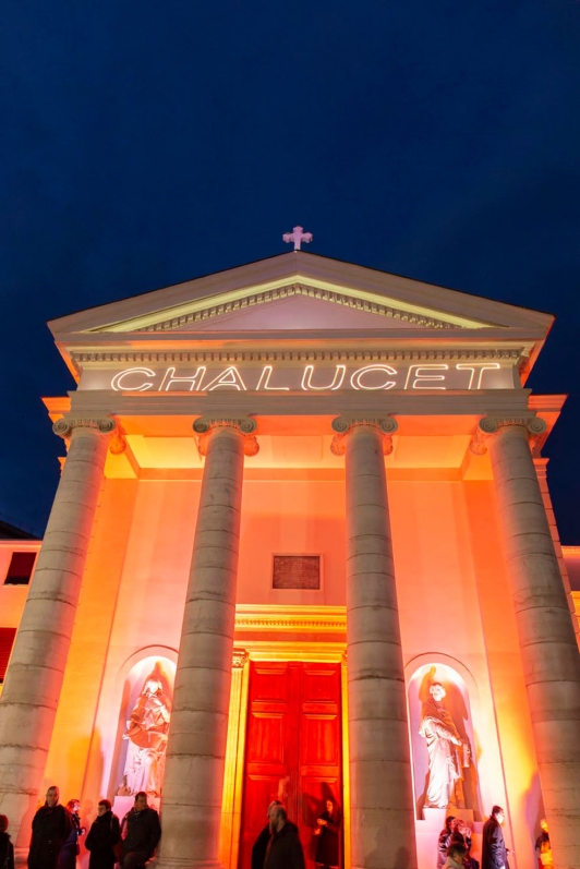 Un mapping, réalisé par l'agence Artcom, a mis en lumière la façade rénovée de la chapelle historique