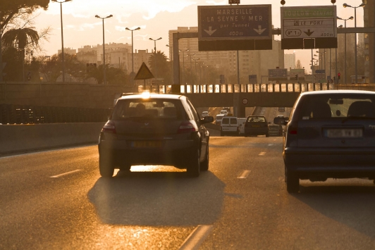 Voiture en circulation autoroute de Toulon