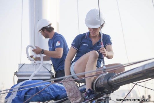 Mise à l'eau du bateau Groupama Team France à 8h à Saint-Mandrier