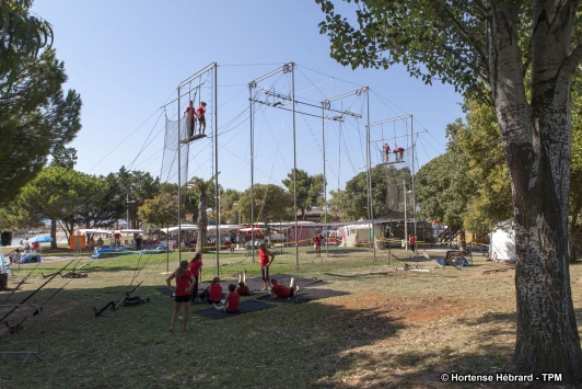 Initiation Grand Volant - Atelier cirque trapèze sur les plages du Mourillon