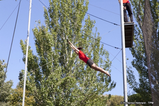 Initiation Grand Volant - Atelier cirque trapèze sur les plages du Mourillon