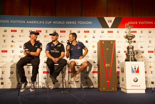 Franck Cammas de Groupama Team France et les autres représentants des équipages lors de la conférence de presse