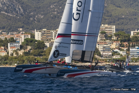 Le catamaran AC45 du défi français Groupama Team France