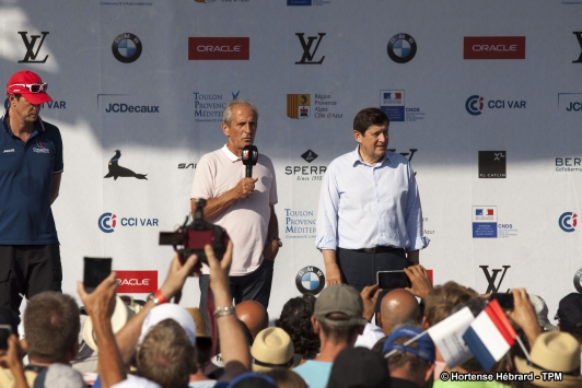 Thierry Martel, DG de Groupama SA, Hubert Falco et le ministre des sports Patrick Kanner lors de la remise des prix aux équipages