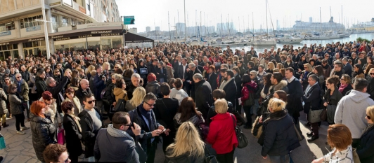 Rassemblement des personnels de la ville et TPM au carré du port