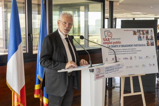Jean-Louis Masson - Signature Charte Emploi public