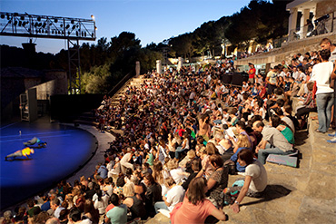 Châteauvallon, l'amphithéâtre en été