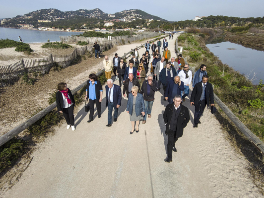 Conférence de presse : la défense du tombolo ouest de Hyères
