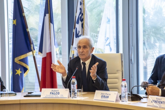 Le président, H. Falco - Signature de la convention cadre du PAPI 2018-2021