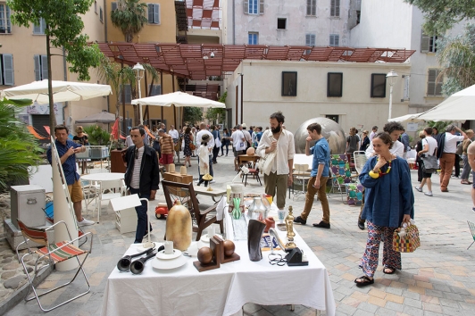 Design Parade Toulon 2017 :  Marché du design vintage Place du Globe © Olivier Pastor