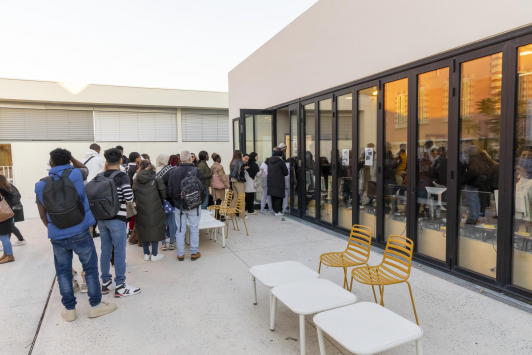 Don d'ordinateurs au Lycée professionnel de Claret - Toulon