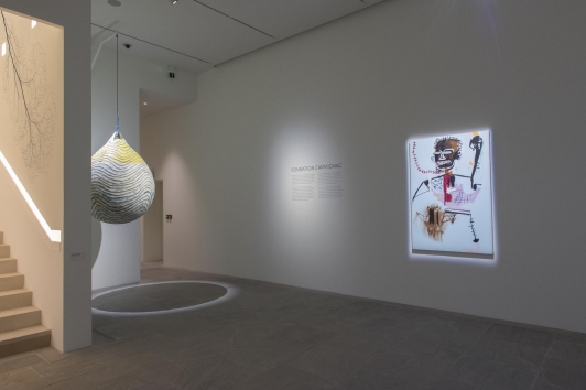 A droite, "Zing" de Jean-Michel Basquiat représentant Edouard Carmignac dansant