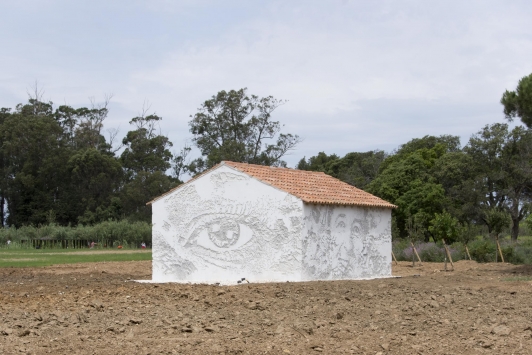 Le cabanon, visible dans "Pierrot le Fou", "sculpté" par l'artiste portugais Alexandre Vhils