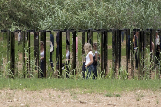 Le labyrinthe scintillant "Path of Emotions" de Jeppe Hein
