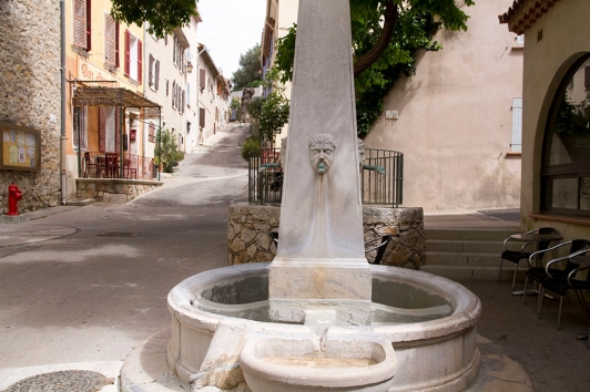 Fontaine du Revest-les-Eaux © Olivier Pastor TPM