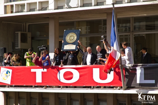 Parade du RCT - Présentation des trophées à la mairie