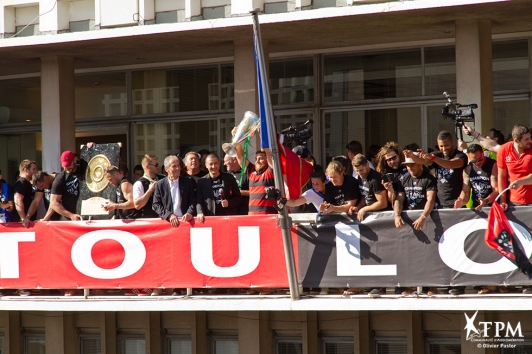 Parade du RCT - Présentation des trophées à la mairie
