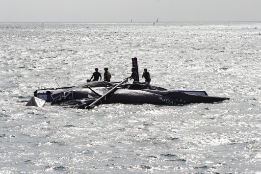 Le bateau suisse de Real Team a cassé son mât vendredi