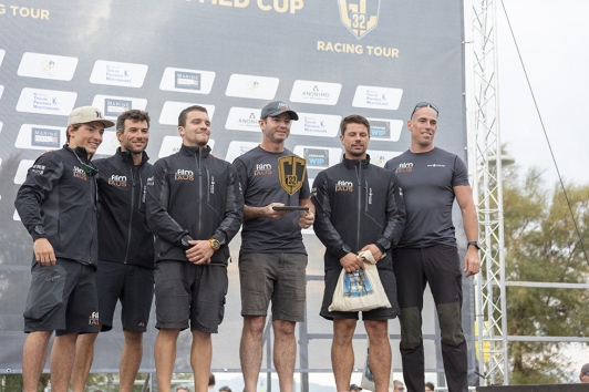 Remise des prix à Ineos team, vainqueur de la finale à Toulon 