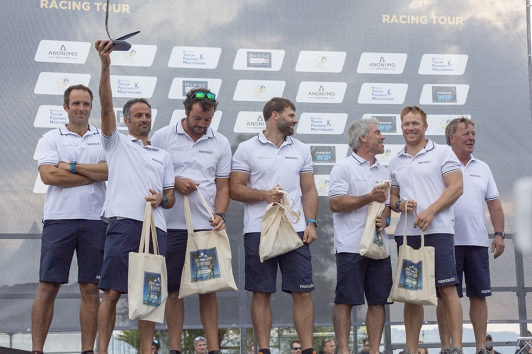 Remise des prix au grand vainqueur du circuit GC32: Norauto skippé par Franck Cammas