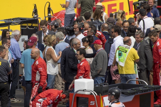 Le président de TPM Hubert Falco avec Niki Lauda, avant le départ de la course