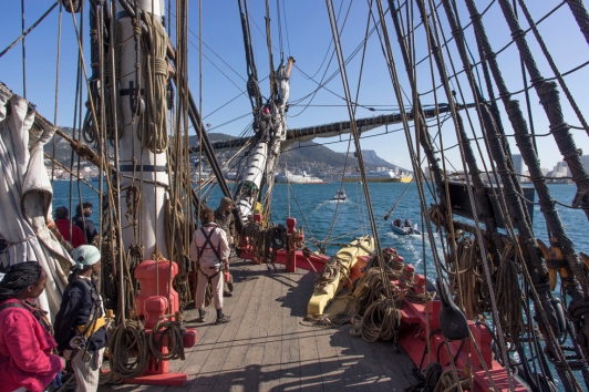 Arrivée de l'Hermione dans la rade de Toulon