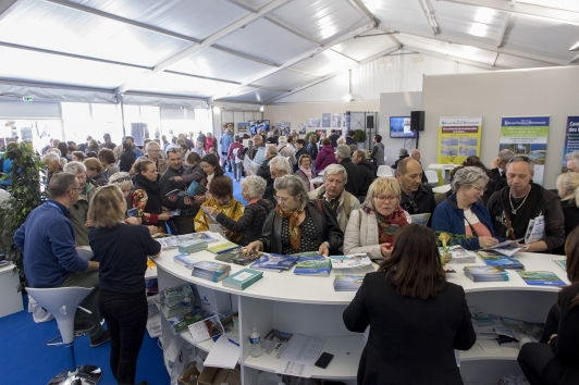 Le stand tourisme du territoire sur le village