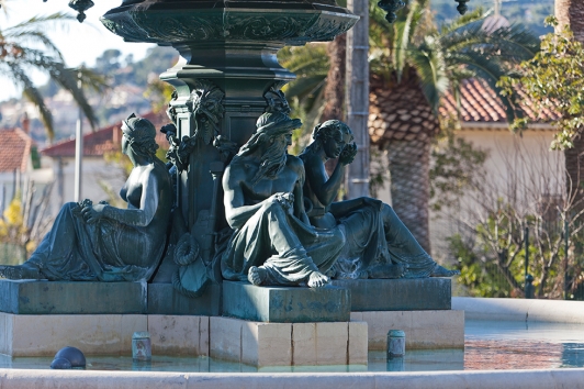 Fontaine, centre-ville, Hyères © Hortense Hébrard