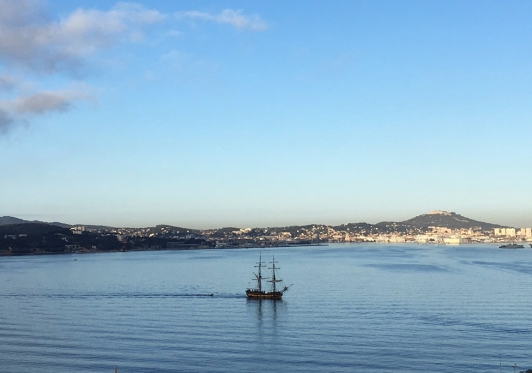 La Grace arrive dans la Rade de Toulon