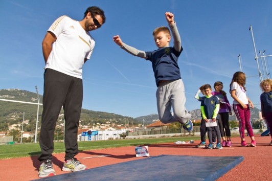 Saut, sprint et lancer de medecine, au programme du Défi Athlé