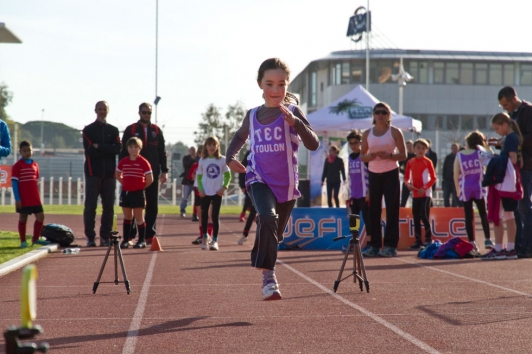 Saut, sprint et lancer de medecine, au programme du Défi Athlé