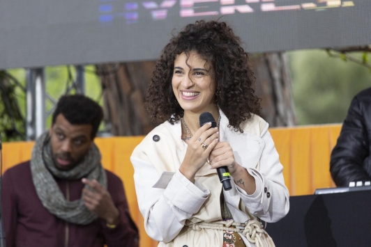 Camélia Jordana, égérie de cette édition, en concert surprise lors de l'inauguration