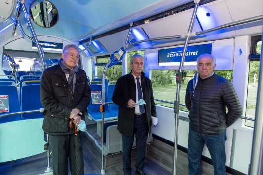 Présentation bus hybrides H. Falco, président TPM, Y. Chenevard, vice-président TPM, Thierry Durand, directeur du réseau Mistral
