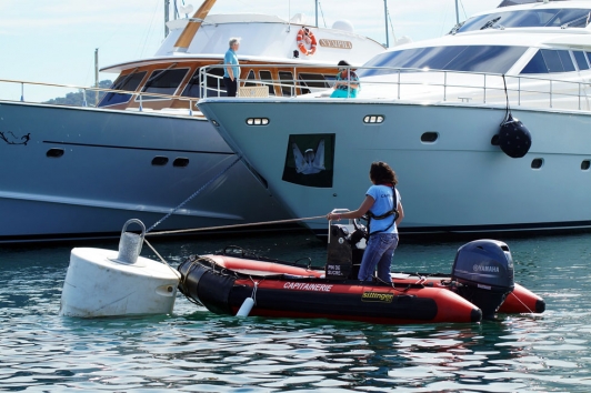 Manœuvres dans le port de Porquerolles