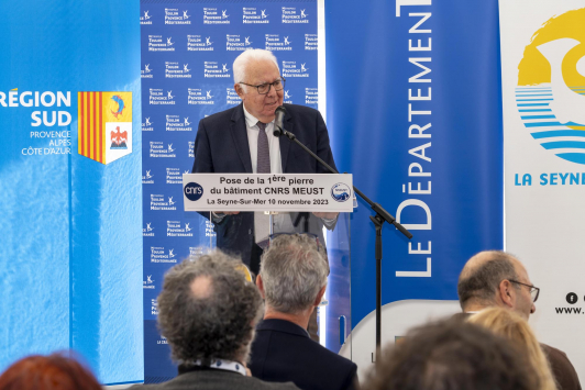 Pose de la 1ère pierre MEUST CNRS - site de Bregaillon