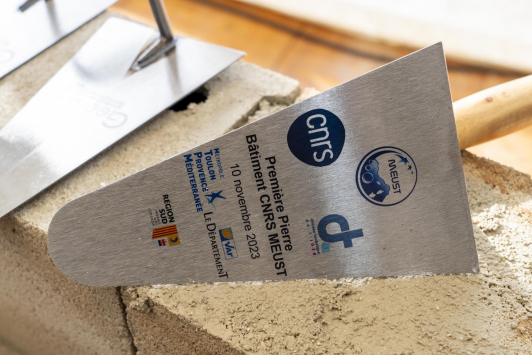 Pose de la 1ère pierre MEUST CNRS - site de Bregaillon