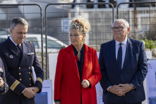 Opération de relevage des épaves dans la rade de Toulon