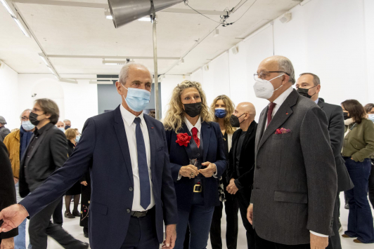 Vernissage de voyage en démocratie, en présence d'Hubert Falco, Nathalie Bicais et Laurent Fabius venu à titre amical