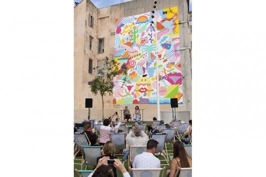 Théâtre Liberté : fresque réalisée Place de l'Équerre par les artistes espagnols, Zosen et Mina Hamada