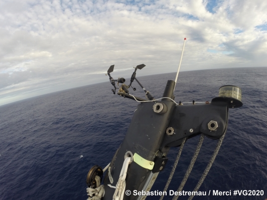 Sébastien Destremau grimpe dans sa voile, le 03.12.2020