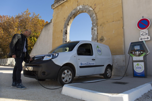 Bornes électrique - à Toulon