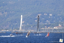 J-3: l'équipage de Groupama s'entraîne dans les eaux de la rade sur un GC32