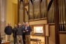 Yann tainguy (à gauche) et Pascal Quoirin (à droite) entourant l'équipe Quoirin lors de l'harmonisation de l'orgue 